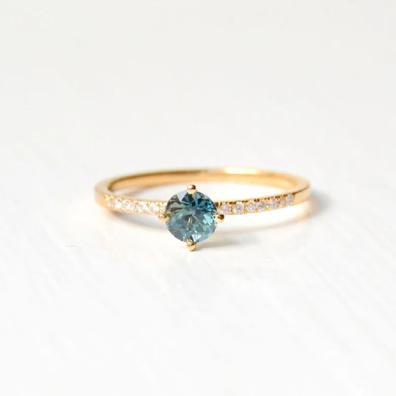 Antique Gold Ring-Hima Kola 18K Gold Ring w. Sapphire & Diamonds