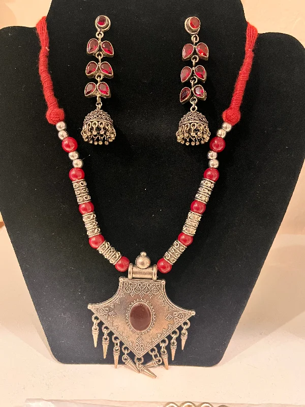 Green Gem Necklace-Elegant Red Color Oxidized Stone Necklace Set With Earrings