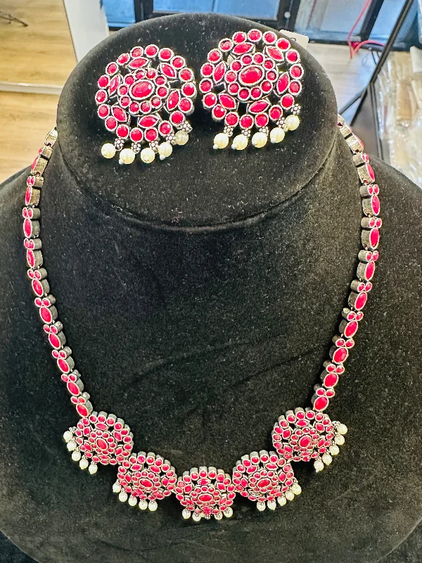 Retro Style Necklace-Beautiful Dark Pink Color With White Beaded Necklace With Earrings