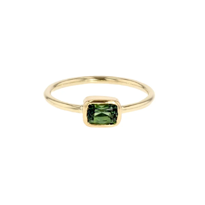 Classic Solitaire Ring-Classic Green 14K Gold Ring w. Sapphire