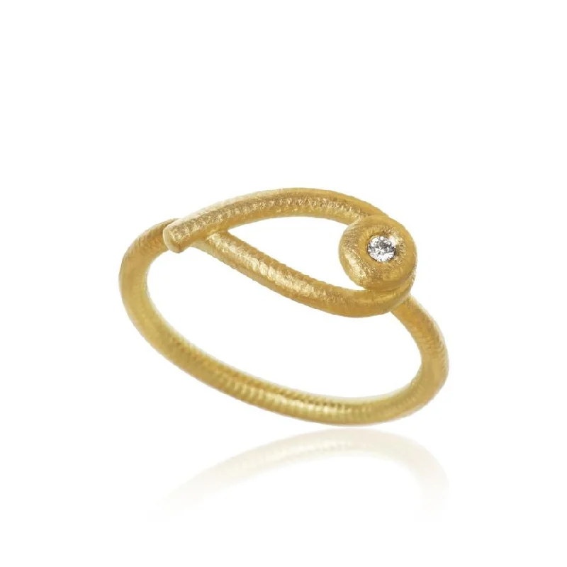 Classic Wedding Band-Kharisma 18K Gold Ring w. Diamond